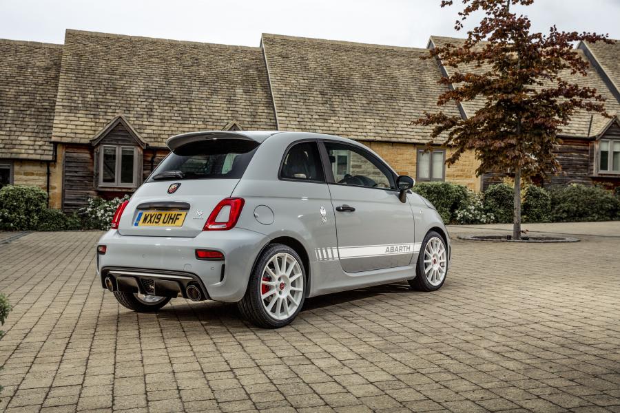  Abarth 595 esseesse 2019 года  (UK) (фото 8 из 15)
